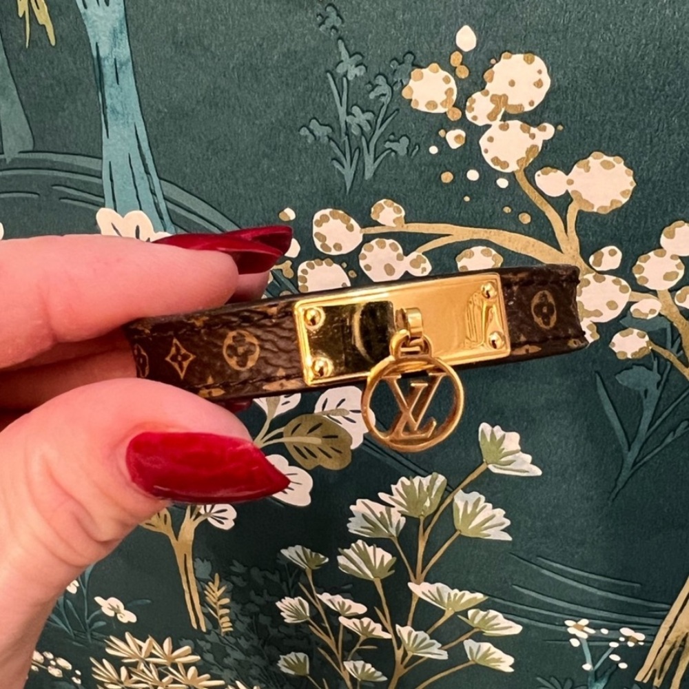 โSOLD ON โ๏ธโ Louis Vuitton Logomania Bracelet - Picture 2 of 13